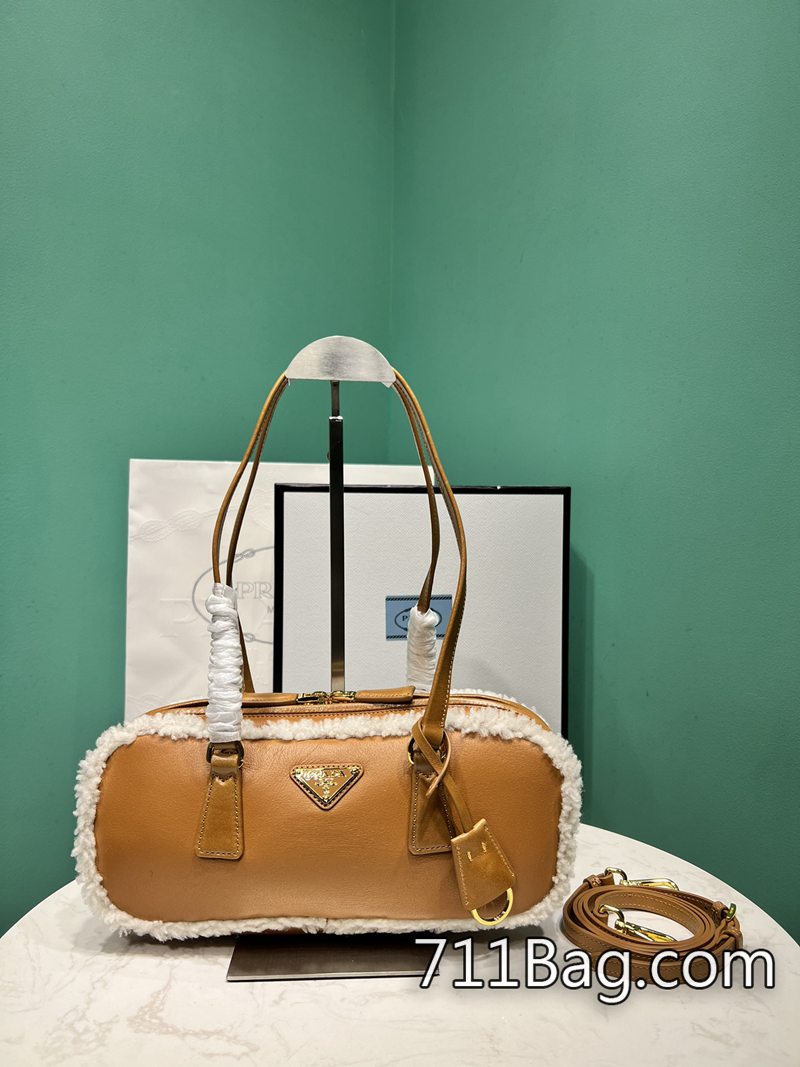 頂級一比一Prada 1BB124 頂級原單貨,幾可亂真。 Prada A貨包推薦店傢尺寸:長27高12x底6cm 頂級一比一Prada 1BB124 頂級原單貨,幾可亂真。 Prada A貨包推薦店傢尺寸:長27高12x底6cm