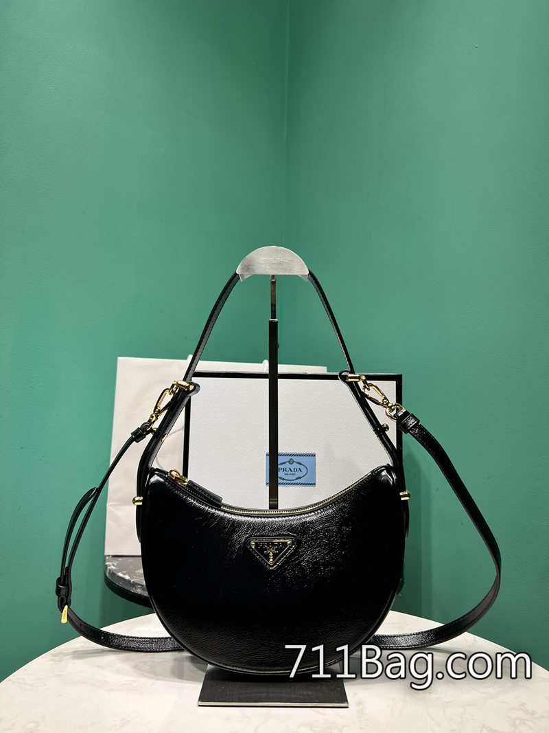 高仿Prada 1BC194 拉鍊順滑不卡頓,使用體驗良好。 A貨Prada腰包尺寸:長22.5x高18.5x底6.5cm 高仿Prada 1BC194 拉鍊順滑不卡頓,使用體驗良好。 A貨Prada腰包尺寸:長22.5x高18.5x底6.5cm