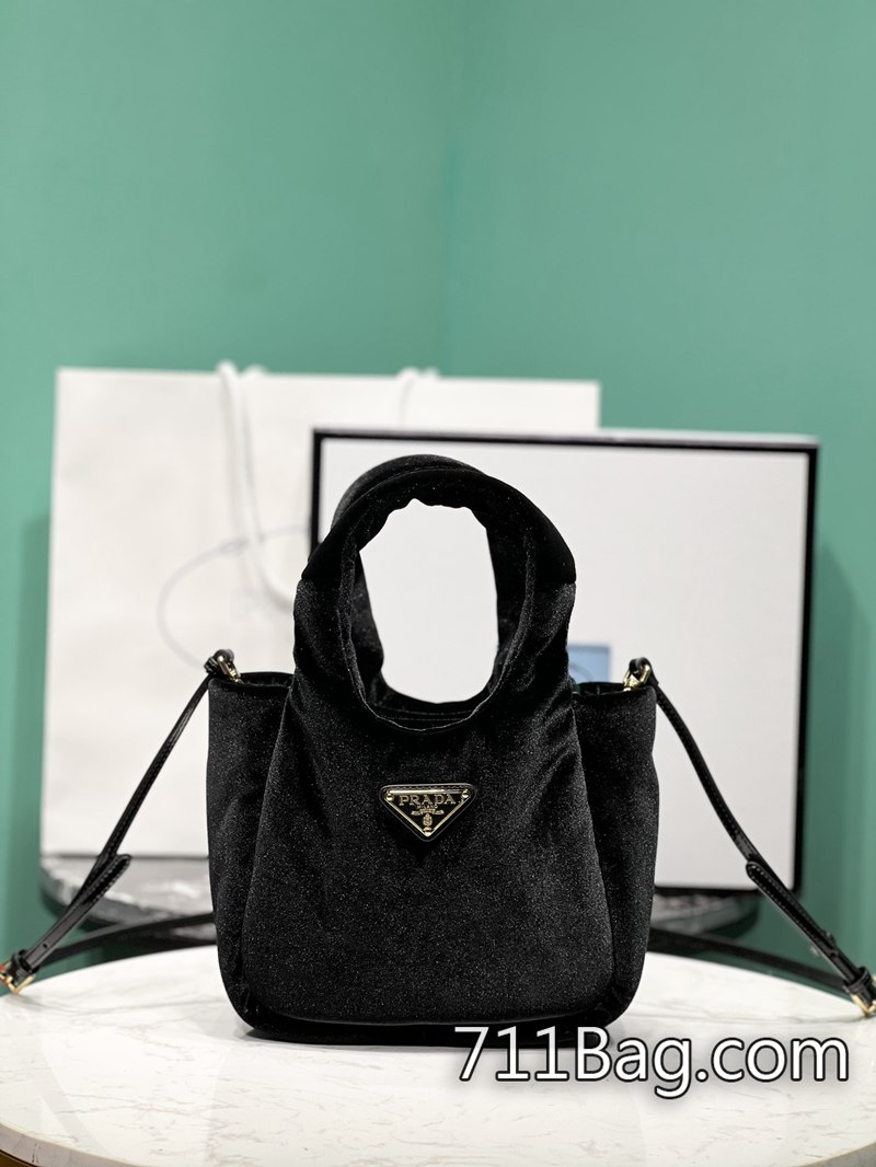 頂級高仿Prada 1BA349 原單工廠出品,品質穩定。 高仿Prada折扣資訊尺寸:長17x高15x底8cm 頂級高仿Prada 1BA349 原單工廠出品,品質穩定。 高仿Prada折扣資訊尺寸:長17x高15x底8cm