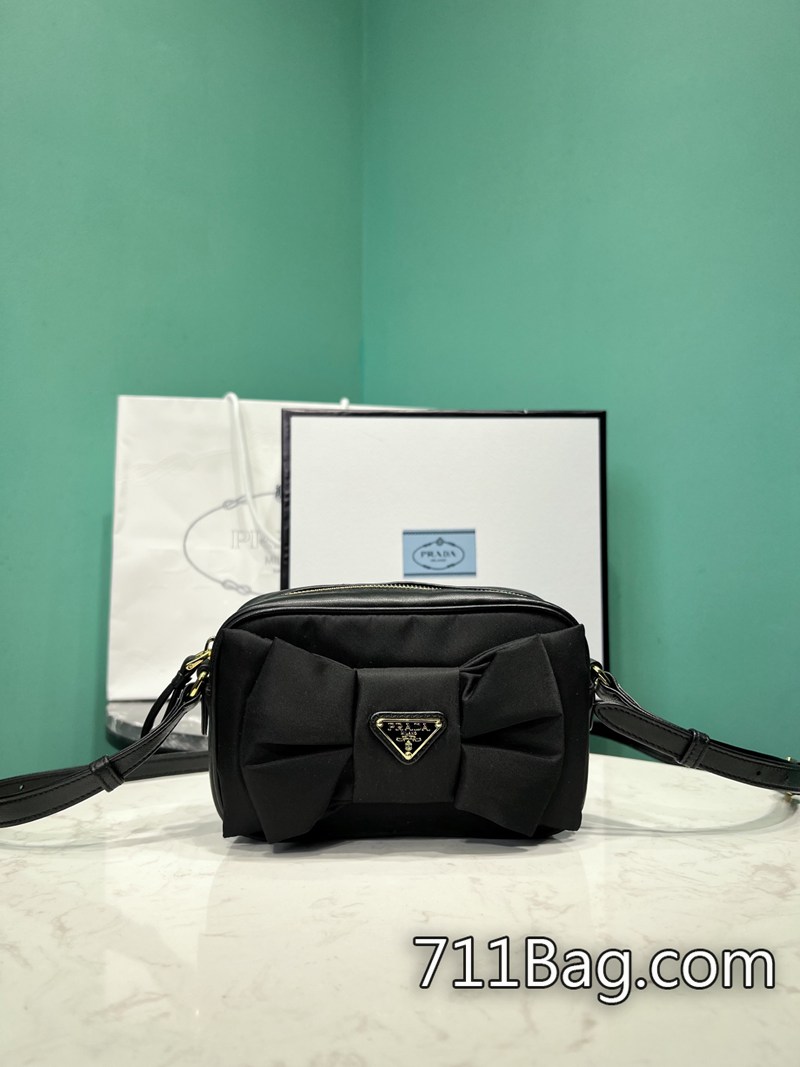 高仿Prada 1BC242 高端版製作流程完全依照原廠工藝。 新加坡A貨Prada銷售點尺寸:長18.5高11.5x底5cm 高仿Prada 1BC242 高端版製作流程完全依照原廠工藝。 新加坡A貨Prada銷售點尺寸:長18.5高11.5x底5cm