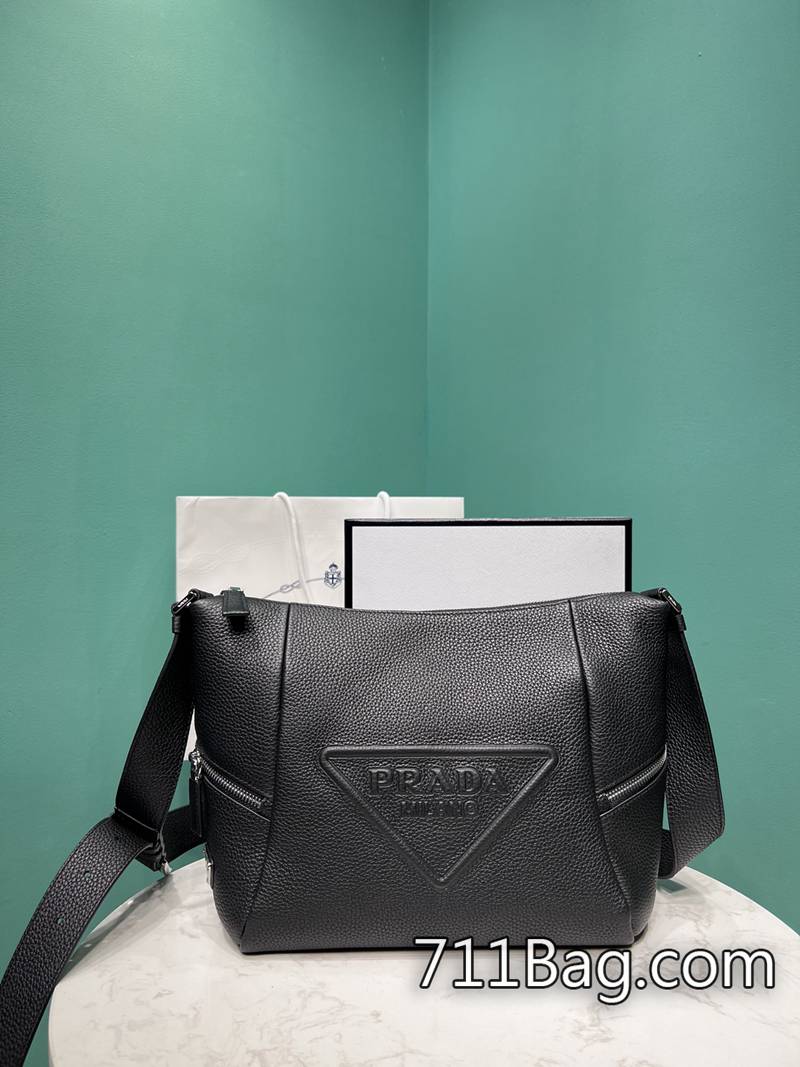 頂級A貨Prada 2VH165 完美五金搭配真皮 A貨Prada包附贈購證嗎尺寸:26/11/23cm 頂級A貨Prada 2VH165 完美五金搭配真皮 A貨Prada包附贈購證嗎尺寸:26/11/23cm