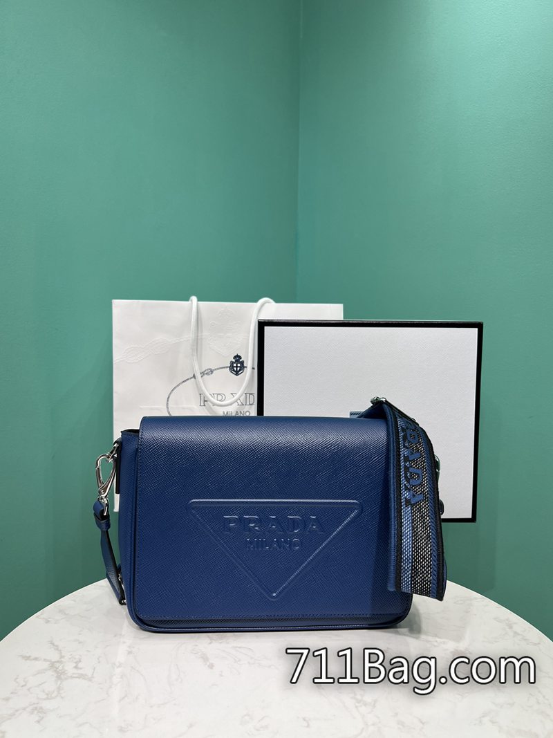 精品高仿Prada 2VD046 精品手袋細節控首選 A貨Prada包通勤必備尺寸:長26x高18x底6.5cm 精品高仿Prada 2VD046 精品手袋細節控首選 A貨Prada包通勤必備尺寸:長26x高18x底6.5cm
