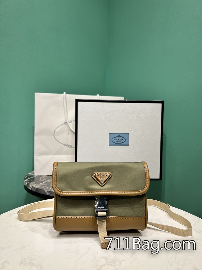 精仿Prada 2ZH108 如藝術品般的精緻呈現。 A貨Prada腰包尺寸:長18x高12.5x底2.5cm 精仿Prada 2ZH108 如藝術品般的精緻呈現。 A貨Prada腰包尺寸:長18x高12.5x底2.5cm