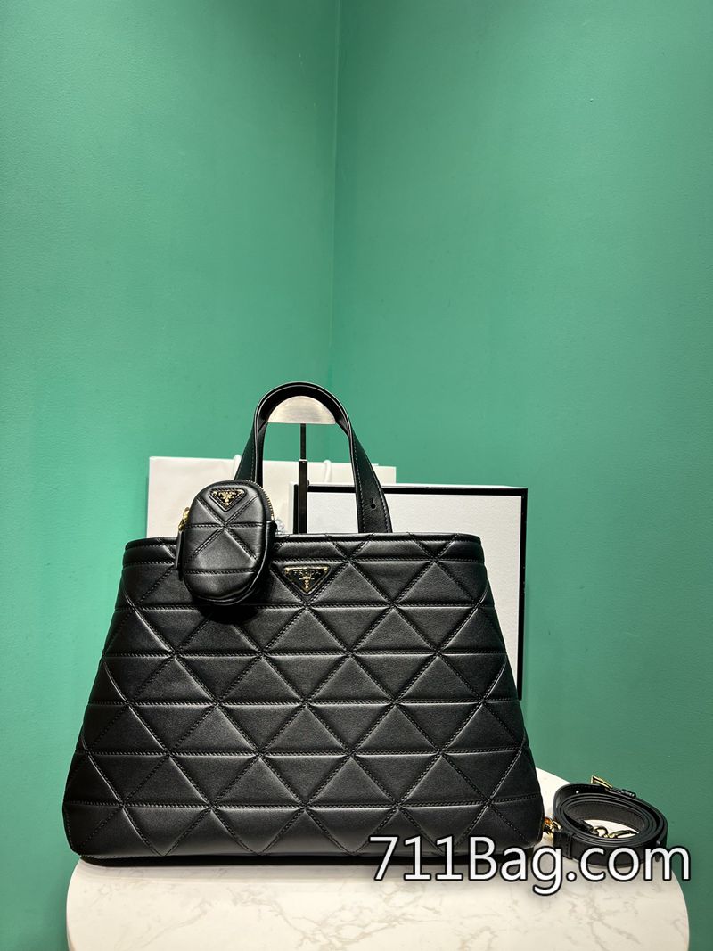 精品高仿Prada 1BG547 頂級設計同步專櫃 高仿Prada包支持退換貨尺寸:38x25x17.5cm 精品高仿Prada 1BG547 頂級設計同步專櫃 高仿Prada包支持退換貨尺寸:38x25x17.5cm