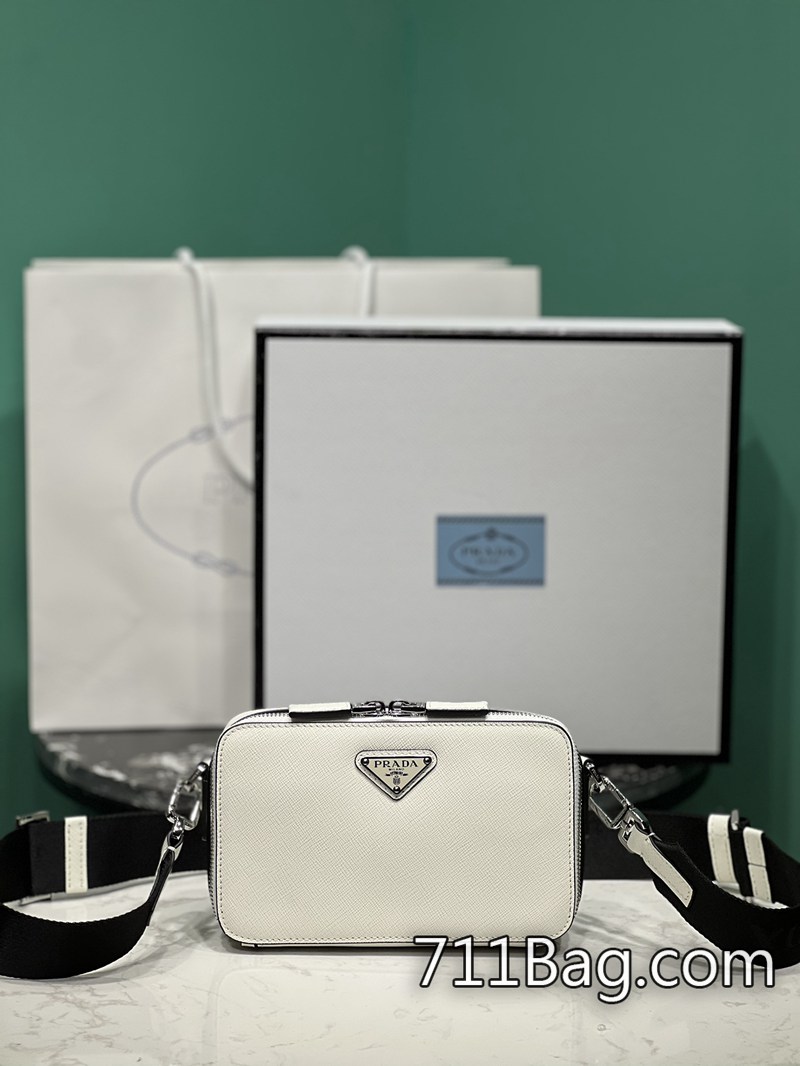 頂級A貨Prada普拉達 2VH173 仿真度極高,細節媲美專櫃正品。 Prada A貨包防水嗎尺寸:長19x高11.5x底3.5cm型號:2VH173 頂級A貨Prada普拉達 2VH173 仿真度極高,細節媲美專櫃正品。 Prada A貨包防水嗎尺寸:長19x高11.5x底3.5cm型號:2VH173