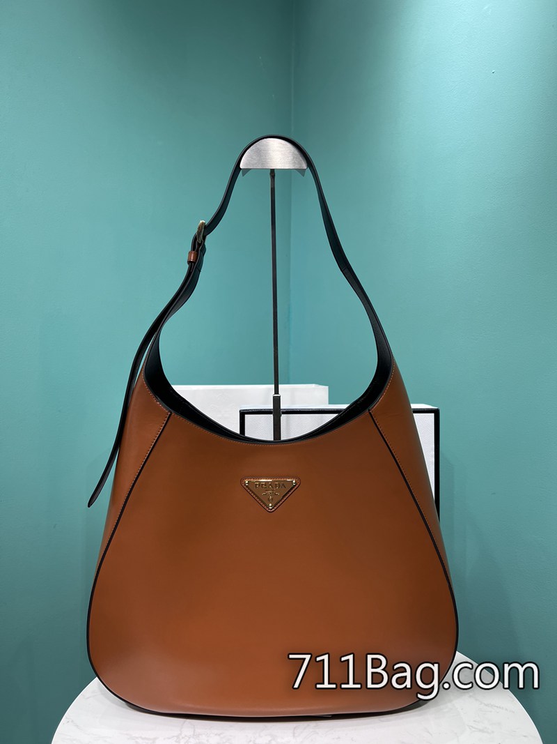 精品高仿Prada 1BC181 手工縫線整齊細膩,與正品無異。 精仿Prada包便宜推薦尺寸:長40x高30x底9cm 精品高仿Prada 1BC181 手工縫線整齊細膩,與正品無異。 精仿Prada包便宜推薦尺寸:長40x高30x底9cm