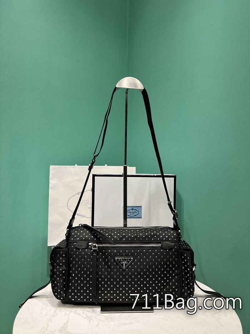 精仿Prada 1BC236 上手即能感受與正品幾無差異。 Prada雙肩背包A貨尺寸:底長26/最長33x高17x底9cm 精仿Prada 1BC236 上手即能感受與正品幾無差異。 Prada雙肩背包A貨尺寸:底長26/最長33x高17x底9cm