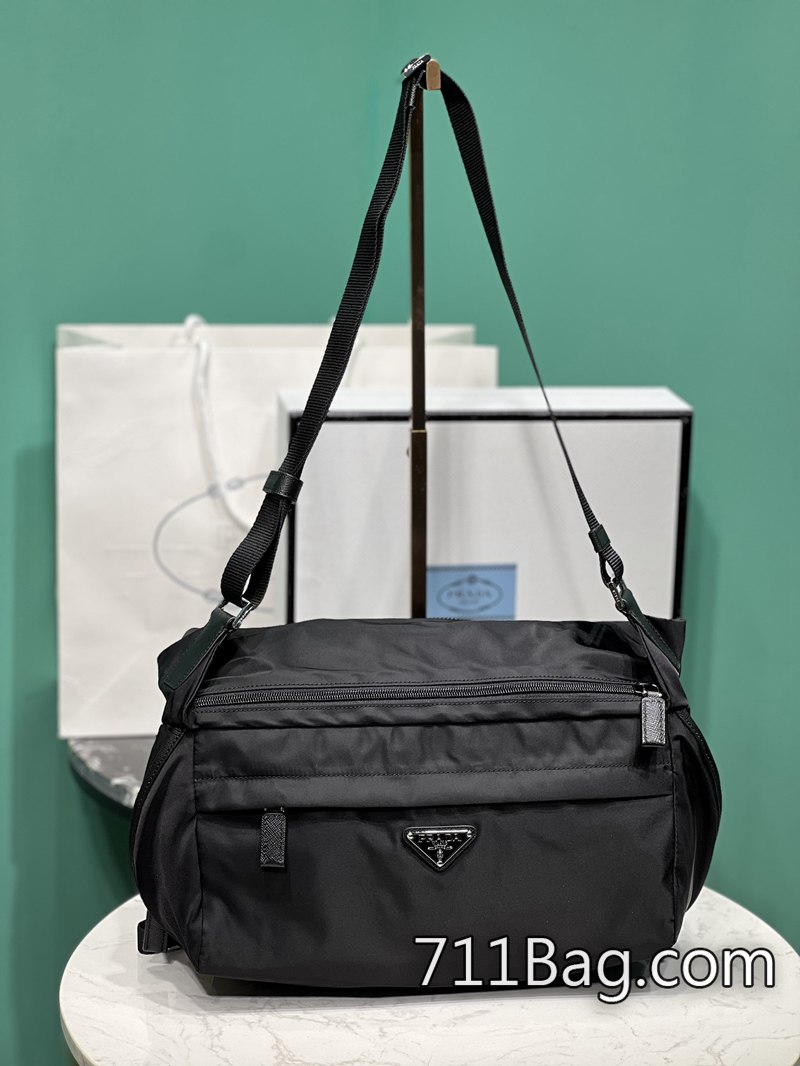一比一Prada 2VH991 奢華感十足的精品包 香港A貨Prada包推薦尺寸:長32x高18x底16cm 一比一Prada 2VH991 奢華感十足的精品包 香港A貨Prada包推薦尺寸:長32x高18x底16cm