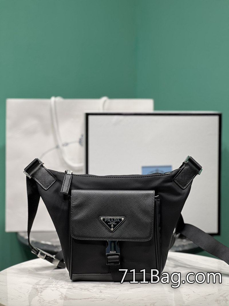 原版一比一Prada 2VH160 外觀挺立,不變形不塌陷。 澳門高仿Prada包推薦尺寸:長16x高20底2.5cm型號:2VH160 原版一比一Prada 2VH160 外觀挺立,不變形不塌陷。 澳門高仿Prada包推薦尺寸:長16x高20底2.5cm型號:2VH160