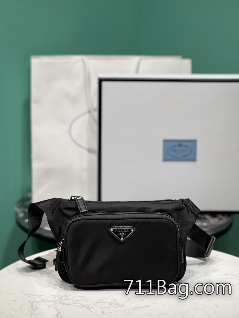 頂級A貨Prada 2VH128 精品皮革細節打動人心 精緻做工Prada仿牌包尺寸:長19x高13x底2.5cm 頂級A貨Prada 2VH128 精品皮革細節打動人心 精緻做工Prada仿牌包尺寸:長19x高13x底2.5cm