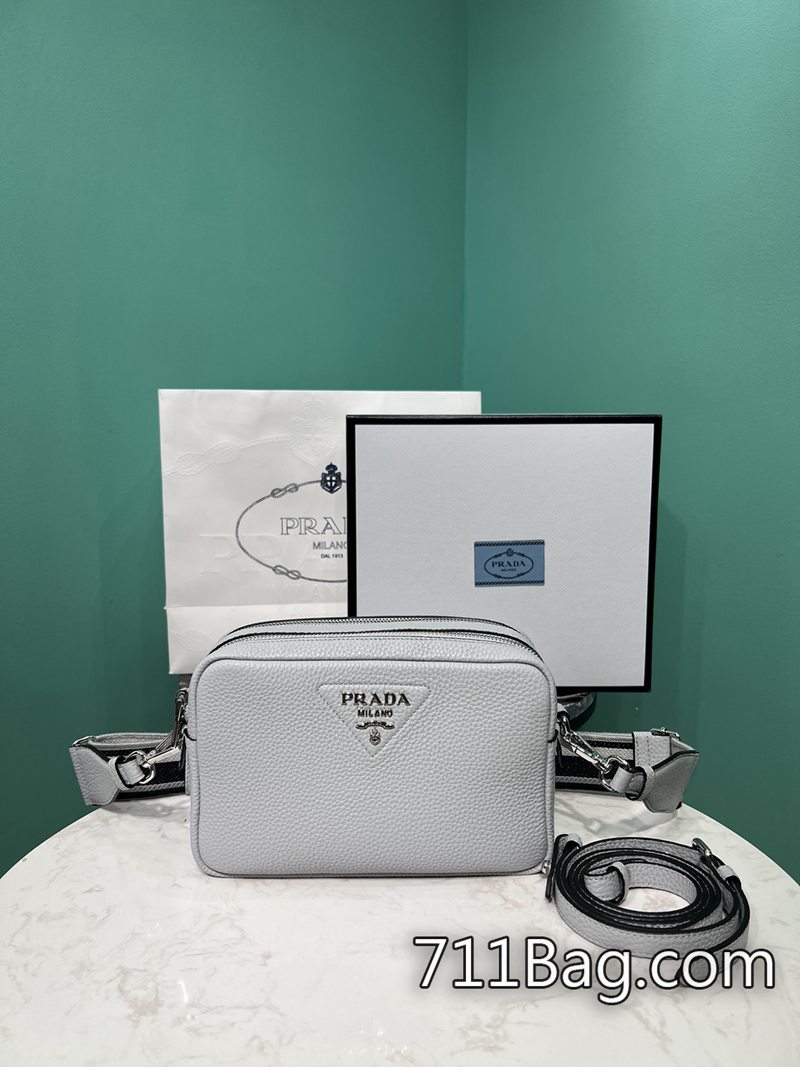 精品Prada 1BH08 拉鍊使用日本YKK或同級別材質。 高仿Prada外觀是否一致尺寸:長22x高14x底8cm 精品Prada 1BH08 拉鍊使用日本YKK或同級別材質。 高仿Prada外觀是否一致尺寸:長22x高14x底8cm