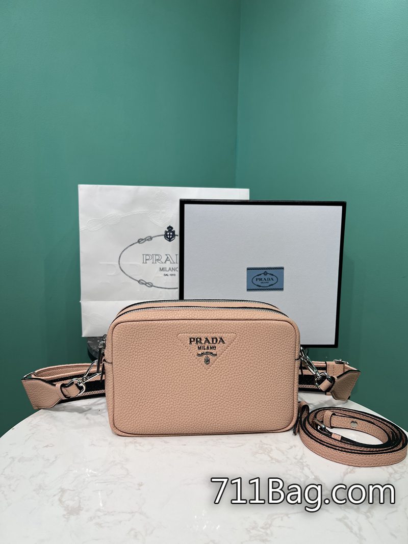 精品A貨Prada 1BH08 細節處理精緻的包包 馬來西亞高仿Prada代購尺寸:長22x高14x底8cm 精品A貨Prada 1BH08 細節處理精緻的包包 馬來西亞高仿Prada代購尺寸:長22x高14x底8cm