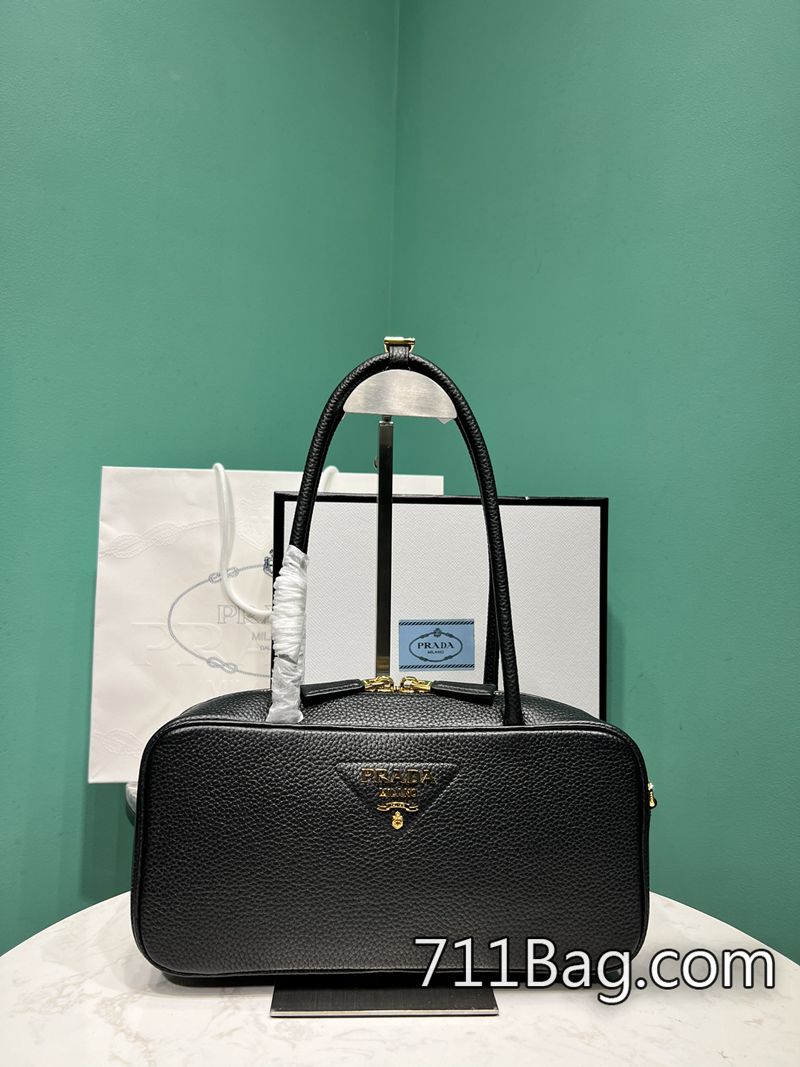 精品A貨Prada普拉達 1BB126 車工細節極致,對線對齊零誤差。 仿Prada包可刷卡嗎尺寸:29×14×8.5cm 精品A貨Prada普拉達 1BB126 車工細節極致,對線對齊零誤差。 仿Prada包可刷卡嗎尺寸:29×14×8.5cm