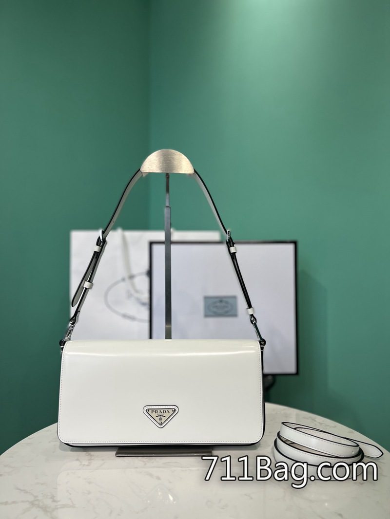 頂級高仿Prada 1BD323 熟練工藝師手工打造,品質穩定。 高仿Prada尼龍包尺寸:長26x高12x底4.8cm 頂級高仿Prada 1BD323 熟練工藝師手工打造,品質穩定。 高仿Prada尼龍包尺寸:長26x高12x底4.8cm