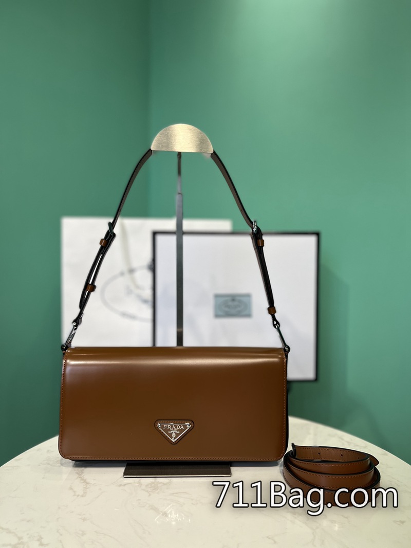 A貨Prada 1BD323 屬高端精仿系列,非一般低仿可比。 Prada仿包質感如何尺寸:長26x高12x底4.8cm A貨Prada 1BD323 屬高端精仿系列,非一般低仿可比。 Prada仿包質感如何尺寸:長26x高12x底4.8cm