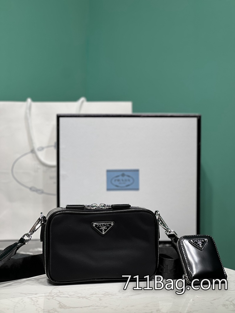 精品Prada 2VH070 超A品質,長期使用不脫線不褪色。 高仿Prada包大陸出貨尺寸:長19x高12.5x底5.5cm 精品Prada 2VH070 超A品質,長期使用不脫線不褪色。 高仿Prada包大陸出貨尺寸:長19x高12.5x底5.5cm