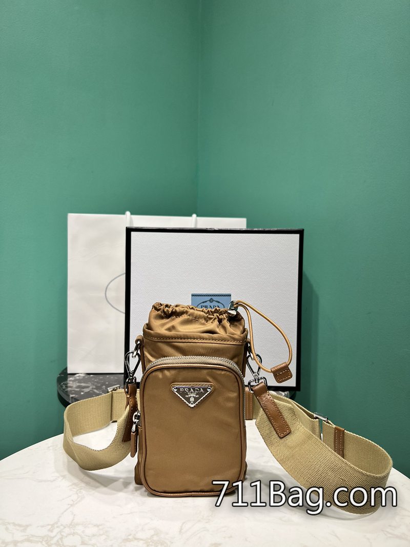 原版一比一Prada 2ZH155 專人客服講解每一細節。 精緻做工Prada仿牌包尺寸:底長12x高18.5x底寬6cm 原版一比一Prada 2ZH155 專人客服講解每一細節。 精緻做工Prada仿牌包尺寸:底長12x高18.5x底寬6cm