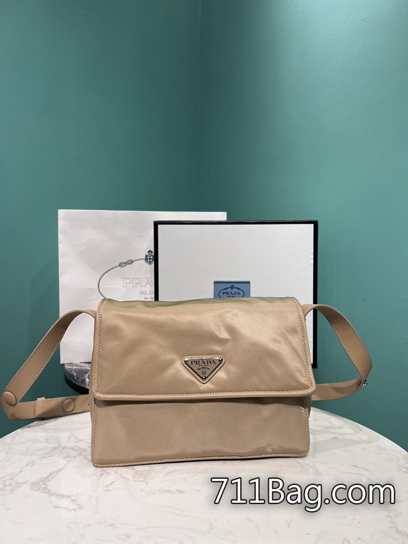 頂級一比一Prada 1BD258 細節到位一比一精品 買高仿Prada安全嗎尺寸:10.5×18.5×23.5cm 頂級一比一Prada 1BD258 細節到位一比一精品 買高仿Prada安全嗎尺寸:10.5×18.5×23.5cm
