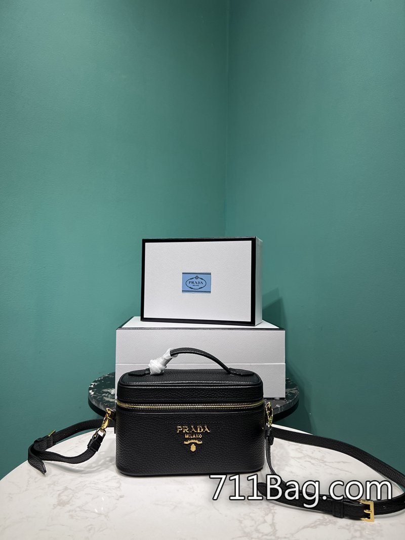 精品高仿Prada 1BH202 完美質感無瑕皮革 高仿Prada Cleo包尺寸:長18x高11.5x底7.5cm 精品高仿Prada 1BH202 完美質感無瑕皮革 高仿Prada Cleo包尺寸:長18x高11.5x底7.5cm