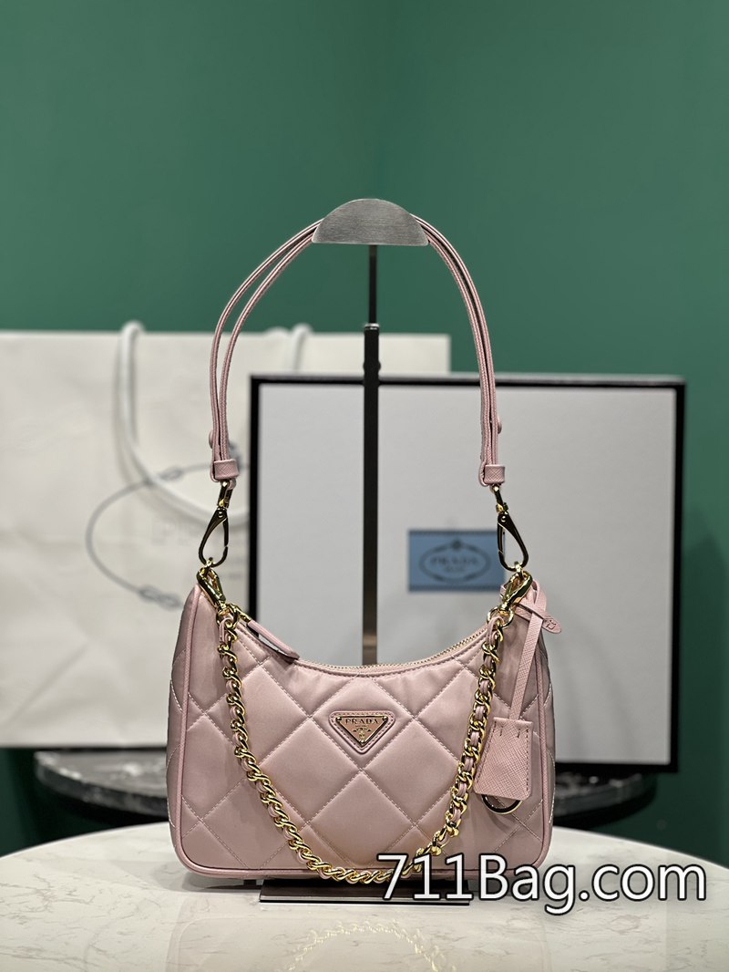 精品高仿Prada 1BC204 內襯走線清晰俐落,品質有保障。 高仿Prada斜挎包尺寸:長23x高16x底6.5cm 精品高仿Prada 1BC204 內襯走線清晰俐落,品質有保障。 高仿Prada斜挎包尺寸:長23x高16x底6.5cm