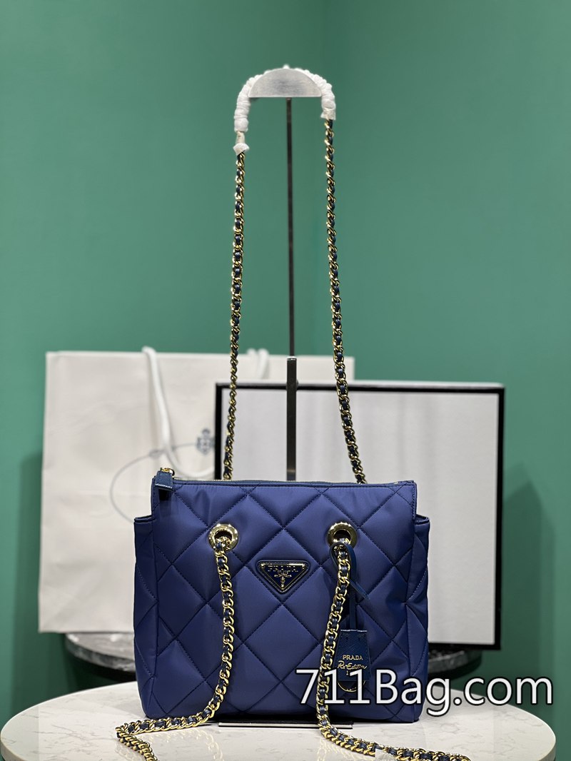A貨Prada 1BG468 完美質感無瑕皮革 Prada尼龍殺手包仿款尺寸:長25×寬5×高25cm A貨Prada 1BG468 完美質感無瑕皮革 Prada尼龍殺手包仿款尺寸:長25×寬5×高25cm
