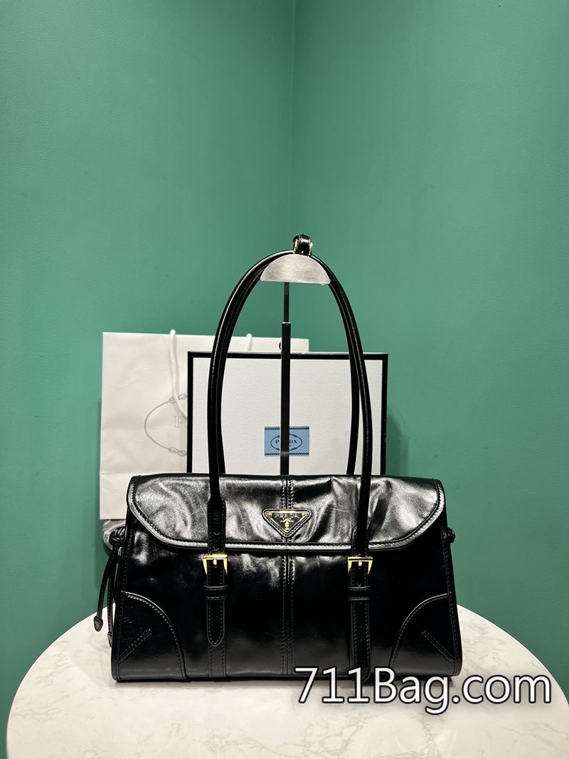 頂級A貨Prada 1BD376 高級牛皮加厚設計,耐磨抗刮。 精緻做工Prada仿牌包尺寸:長31x高15x底12cm型號:1BD376 頂級A貨Prada 1BD376 高級牛皮加厚設計,耐磨抗刮。 精緻做工Prada仿牌包尺寸:長31x高15x底12cm型號:1BD376