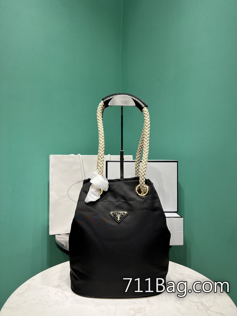 精仿Prada 1BE082 精緻工藝打造高端包 A貨Prada托特包尺寸:長23.5x高28x底16.5cm型號:1BE082 精仿Prada 1BE082 精緻工藝打造高端包 A貨Prada托特包尺寸:長23.5x高28x底16.5cm型號:1BE082