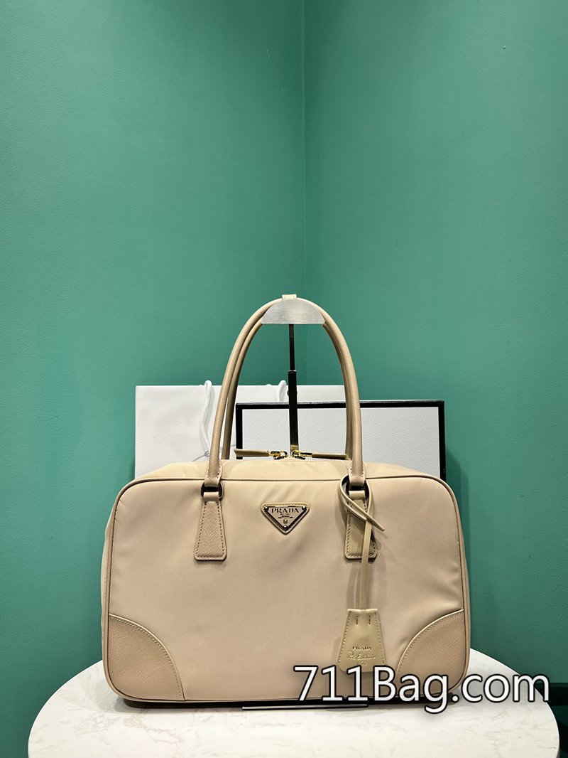 頂級超3APrada 1BB114 外觀挺立,不變形不塌陷。 Prada A貨包推薦店傢尺寸:長35x高21.5x底10cm 頂級超3APrada 1BB114 外觀挺立,不變形不塌陷。 Prada A貨包推薦店傢尺寸:長35x高21.5x底10cm