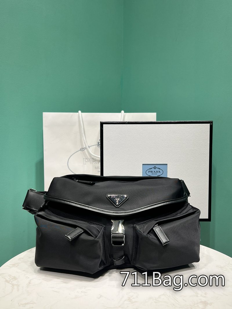 頂級精品Prada 2VH175 內裡與正品同步材質,紋理一致。 A貨Prada包海外配送尺寸:長27x高18x底7cm 頂級精品Prada 2VH175 內裡與正品同步材質,紋理一致。 A貨Prada包海外配送尺寸:長27x高18x底7cm