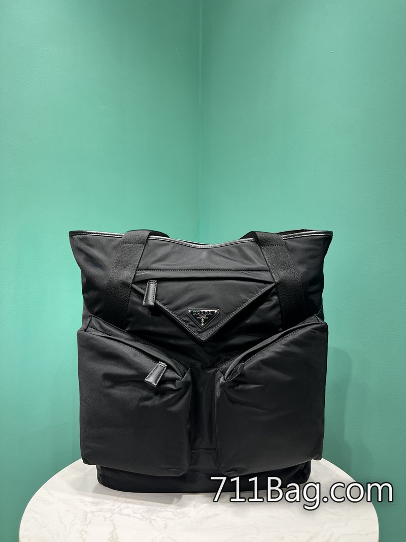 A貨Prada 2VG120 每一款都像是從專櫃走出來。 高仿Prada男包尺寸:長31.5x高42.5x底16cm型號:2VG120 A貨Prada 2VG120 每一款都像是從專櫃走出來。 高仿Prada男包尺寸:長31.5x高42.5x底16cm型號:2VG120