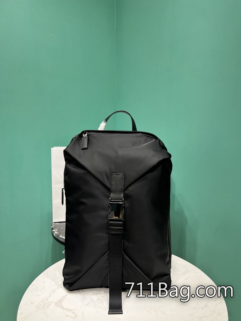 精品A貨Prada 2VZ028 包體設計比例完美,無失衡感。 高仿Prada五金還原度高尺寸:長29x高43x底16cm 精品A貨Prada 2VZ028 包體設計比例完美,無失衡感。 高仿Prada五金還原度高尺寸:長29x高43x底16cm