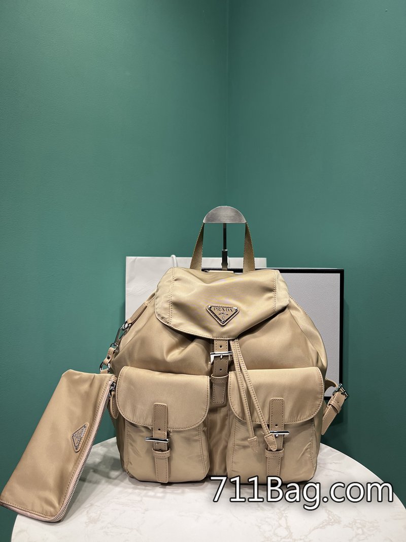 一比一Prada 1BZ811 LOGO壓印深度一致,細節到位。 最受歡迎的A貨Prada包尺寸:長30x高32x底15cm 一比一Prada 1BZ811 LOGO壓印深度一致,細節到位。 最受歡迎的A貨Prada包尺寸:長30x高32x底15cm
