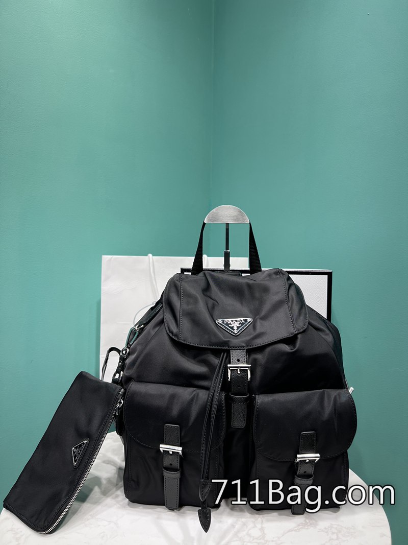 精品A貨Prada 1BZ811 精品工藝還原專櫃款 高仿Prada包大陸出貨尺寸:長30x高32x底15cm 精品A貨Prada 1BZ811 精品工藝還原專櫃款 高仿Prada包大陸出貨尺寸:長30x高32x底15cm