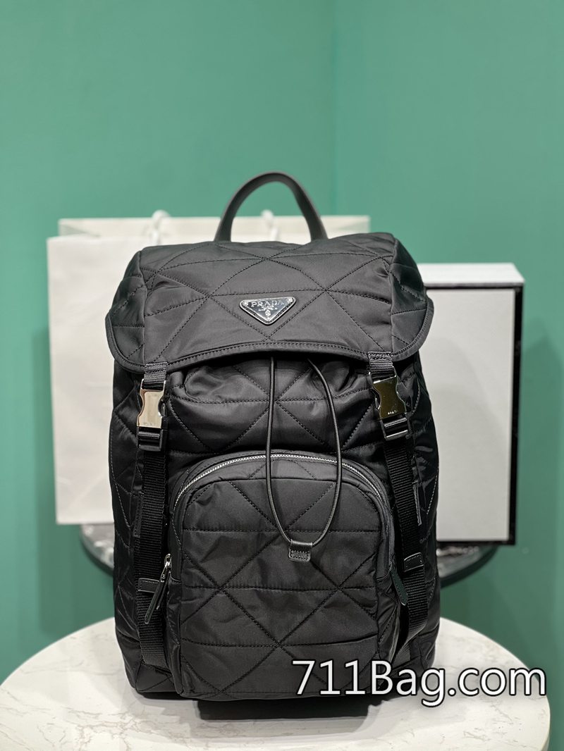 A貨Prada 2VZ135 內襯走線清晰俐落,品質有保障。 臺灣高仿Prada哪裡買尺寸:長45x高27x底17cm A貨Prada 2VZ135 內襯走線清晰俐落,品質有保障。 臺灣高仿Prada哪裡買尺寸:長45x高27x底17cm