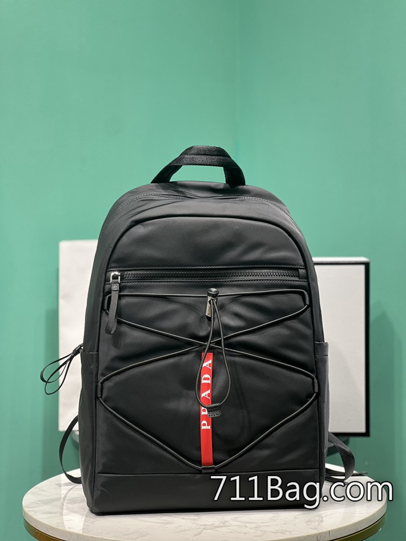 頂級A貨Prada 2VZ085 展現低調奢華的高端質感。 高仿Prada尼龍包尺寸:長40x高43x底17cm 頂級A貨Prada 2VZ085 展現低調奢華的高端質感。 高仿Prada尼龍包尺寸:長40x高43x底17cm