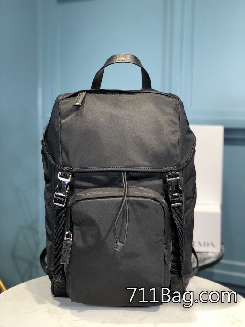 原版一比一Prada 2VZ135 超強抗污易清潔材質。 Prada包包A貨會被查嗎尺寸:長27*高45*寬17cm 原版一比一Prada 2VZ135 超強抗污易清潔材質。 Prada包包A貨會被查嗎尺寸:長27*高45*寬17cm