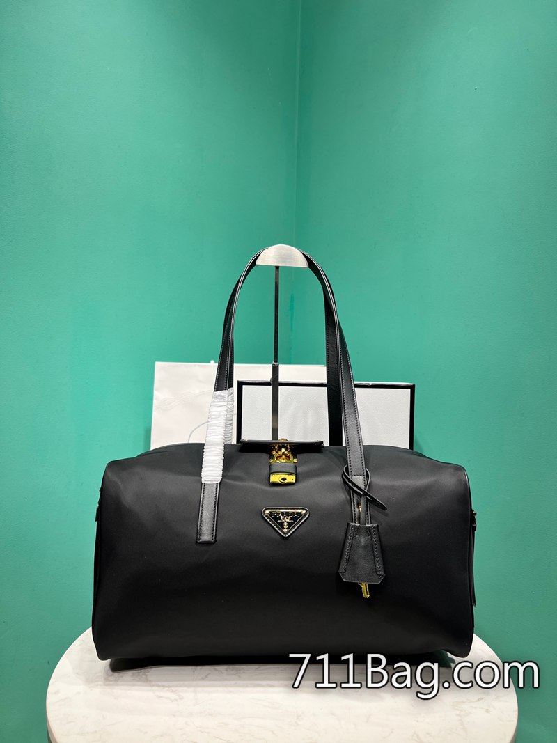 原版一比一Prada 1BB135 頂級原料還原度高 預算5000買高仿Prada尺寸:長40x高21x底20cm型號:1BB135 原版一比一Prada 1BB135 頂級原料還原度高 預算5000買高仿Prada尺寸:長40x高21x底20cm型號:1BB135
