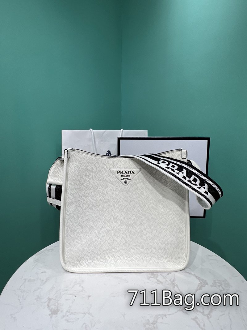 A貨Prada 1BC073 內部功能結構與正品無異,實用性強。 高仿Prada男包尺寸:長30x高28x高12cm A貨Prada 1BC073 內部功能結構與正品無異,實用性強。 高仿Prada男包尺寸:長30x高28x高12cm