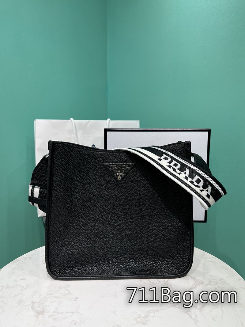 超3APrada 1BC073 細節控必入精品女包 A貨Prada腋下包尺寸:長30x高28x高12cm 超3APrada 1BC073 細節控必入精品女包 A貨Prada腋下包尺寸:長30x高28x高12cm