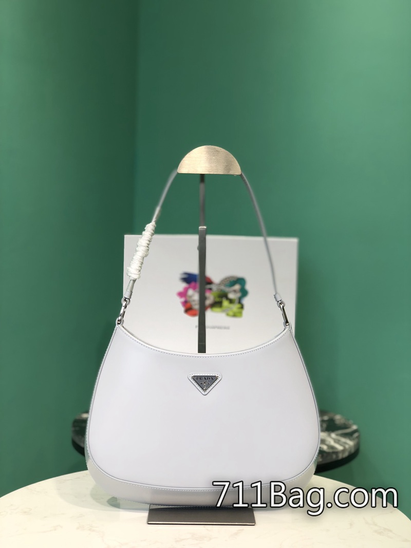 精品Prada 1BC499 採用進口牛皮與高級尼龍,觸感與原版相仿。 Prada高仿包真假對比尺寸:27*5*19cm 精品Prada 1BC499 採用進口牛皮與高級尼龍,觸感與原版相仿。 Prada高仿包真假對比尺寸:27*5*19cm