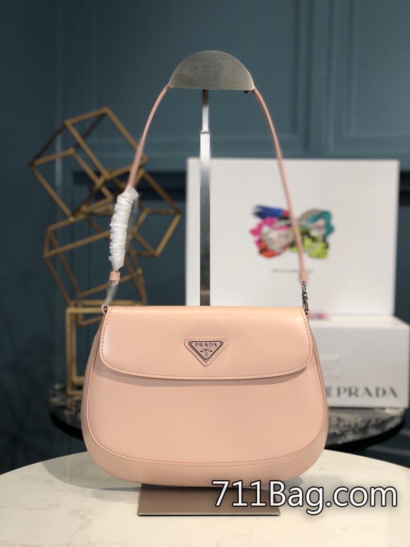 精仿Prada 1BD311 每個細節都對照正品反覆打樣。 高仿Prada鏈條包尺寸:23/4/17cm 精仿Prada 1BD311 每個細節都對照正品反覆打樣。 高仿Prada鏈條包尺寸:23/4/17cm