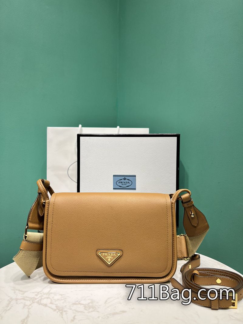 頂級一比一Prada 1BD372 金屬扣環做舊處理完美還原。 高仿Prada Cleo包尺寸:長23x高15x底8.5cm 頂級一比一Prada 1BD372 金屬扣環做舊處理完美還原。 高仿Prada Cleo包尺寸:長23x高15x底8.5cm