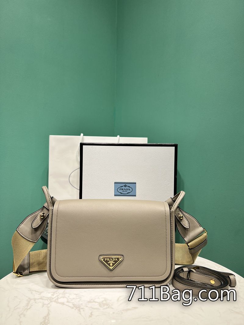 頂級高仿Prada 1BD372 客戶實拍反饋:與正品無異。 高仿Prada怎麼保養尺寸:長23x高15x底8.5cm 頂級高仿Prada 1BD372 客戶實拍反饋:與正品無異。 高仿Prada怎麼保養尺寸:長23x高15x底8.5cm