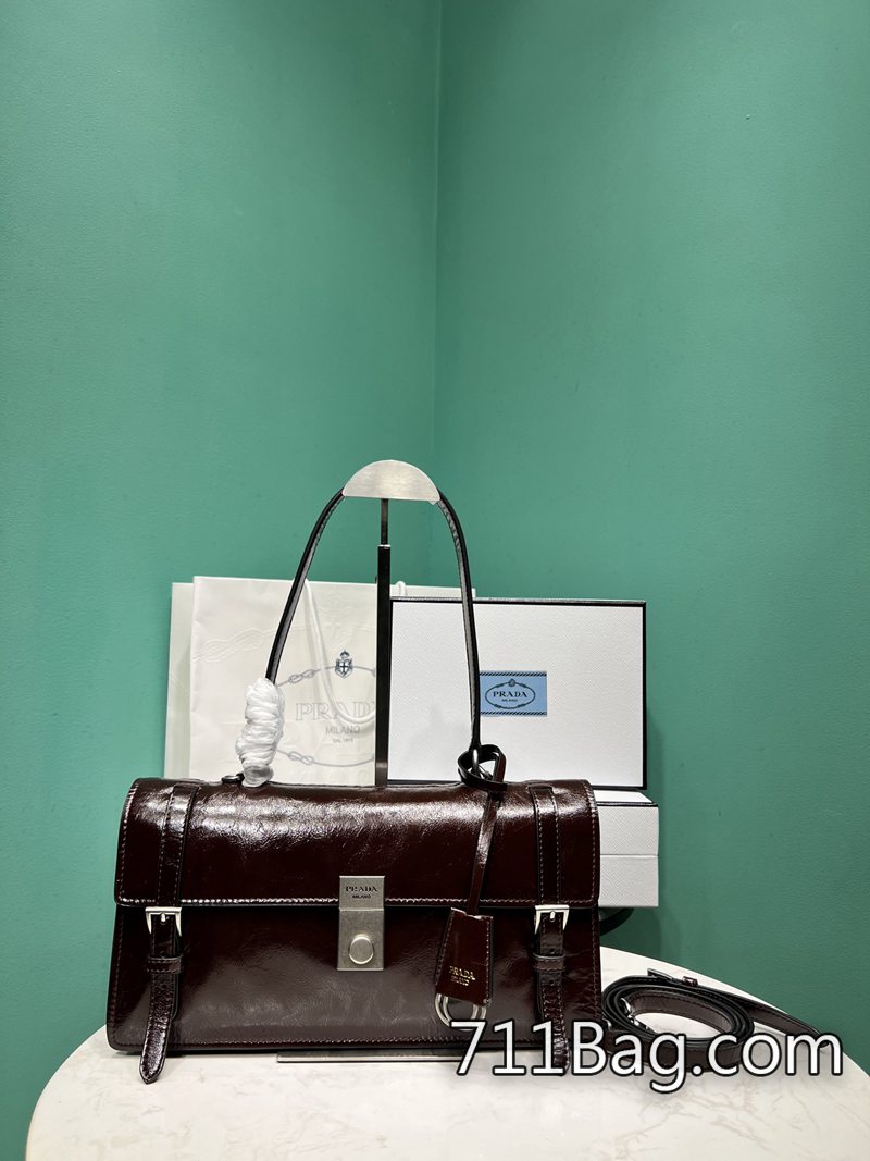 高仿Prada 1BN026 品控嚴格,不合格不出貨。 高仿Prada哪款最值得買尺寸:長32高16.5x底10cm 高仿Prada 1BN026 品控嚴格,不合格不出貨。 高仿Prada哪款最值得買尺寸:長32高16.5x底10cm