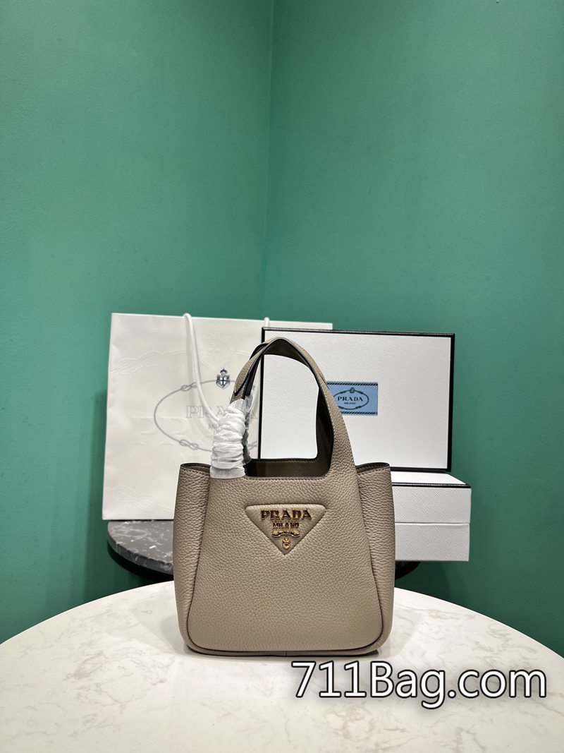 超3APrada 1BA349 包內車縫工整,邊角無皺摺。 香港A貨Prada包推薦尺寸:15.5*18*10cm 超3APrada 1BA349 包內車縫工整,邊角無皺摺。 香港A貨Prada包推薦尺寸:15.5*18*10cm