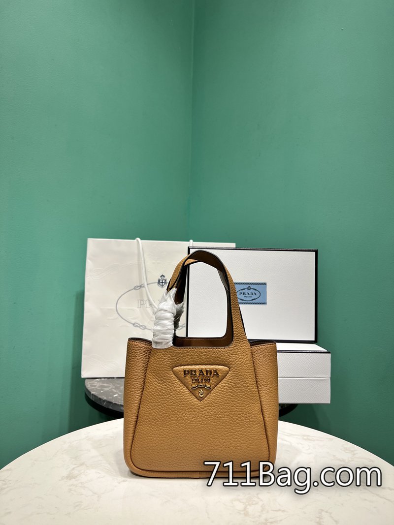 精品高仿Prada 1BA349 LOGO字體間距完全對版。 Prada Re-Edition高仿尺寸:15.5*18*10cm 精品高仿Prada 1BA349 LOGO字體間距完全對版。 Prada Re-Edition高仿尺寸:15.5*18*10cm