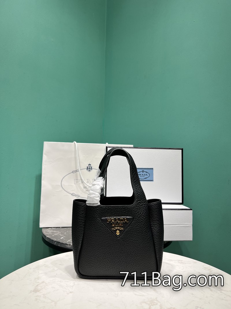 一比一Prada 1BA349 原版材質精緻包包 高仿Prada包價位區間尺寸:15.5*18*10cm 一比一Prada 1BA349 原版材質精緻包包 高仿Prada包價位區間尺寸:15.5*18*10cm