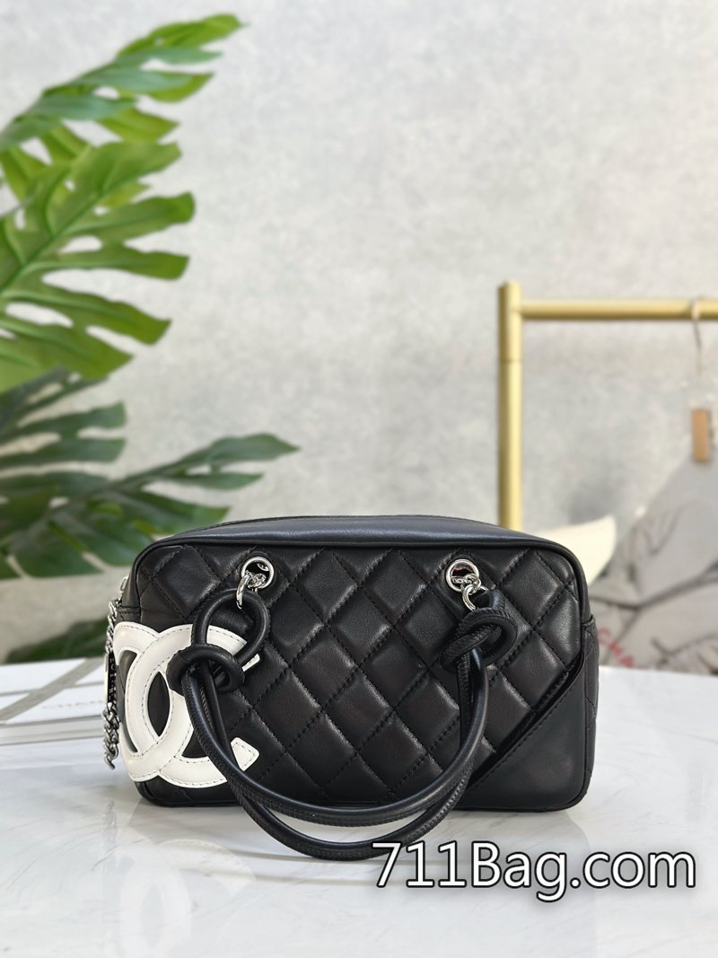精品Chanel香奈兒 A29792中古康鵬保齡球包 原廠皮革柔軟細膩,手感極佳 高仿Chanel手提包哪裡買19.5*10.5*9cm/29792 精品Chanel香奈兒 A29792中古康鵬保齡球包 原廠皮革柔軟細膩,手感極佳 高仿Chanel手提包哪裡買19.5*10.5*9cm/29792