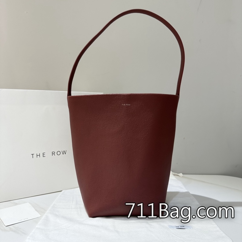 高仿The Row包包 翻蓋包口對齊 the row仿品包好用嗎 高仿The Row包包 翻蓋包口對齊 the row仿品包好用嗎