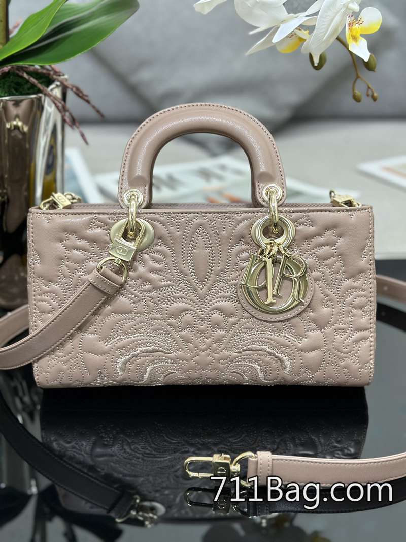 精仿Dior迪奧 Lady D-Joy 橫版浮雕粉色 皮面光澤度優秀 Dior代購平替 精仿Dior迪奧 Lady D-Joy 橫版浮雕粉色 皮面光澤度優秀 Dior代購平替